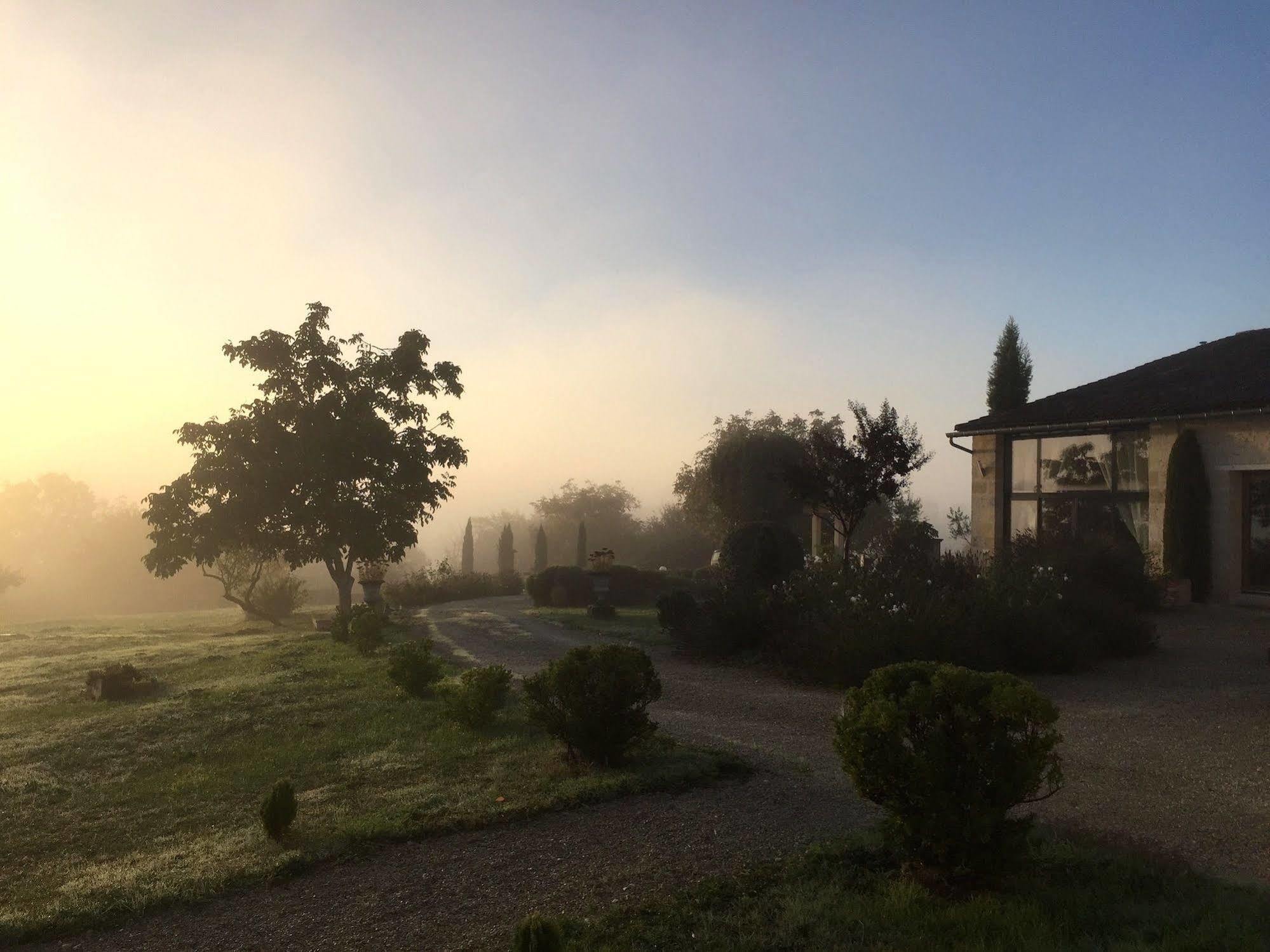 5 Lasserre Acomodação com café da manhã Moulon-sur-Dordogne Exterior foto